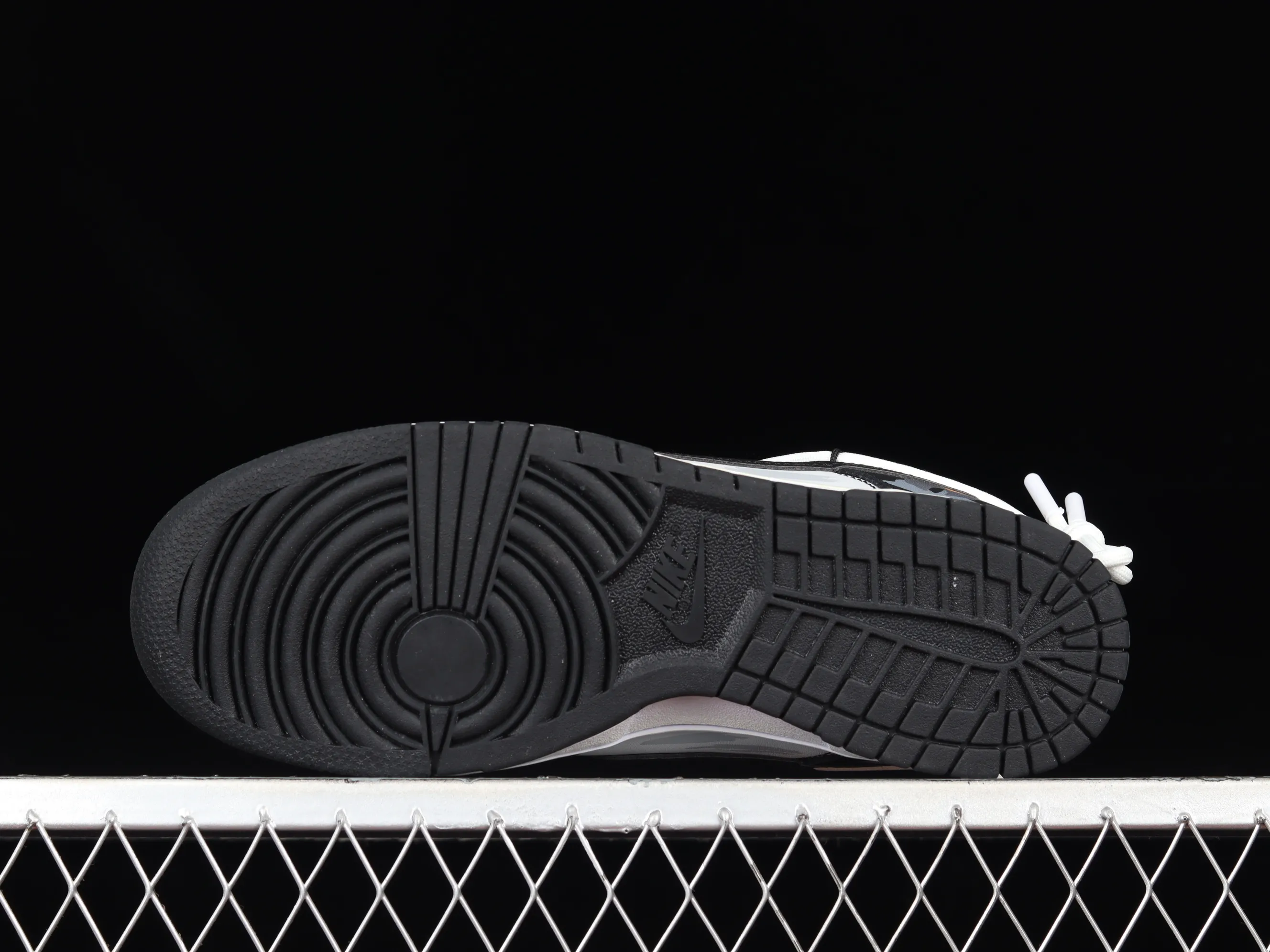 All categories Nk SB Dunk series Nk SB Dunk Low low-top sneakers F version Nk Dunk Low strap deconstruction SB smashed backboard fashion casual sneakers DD3363-002